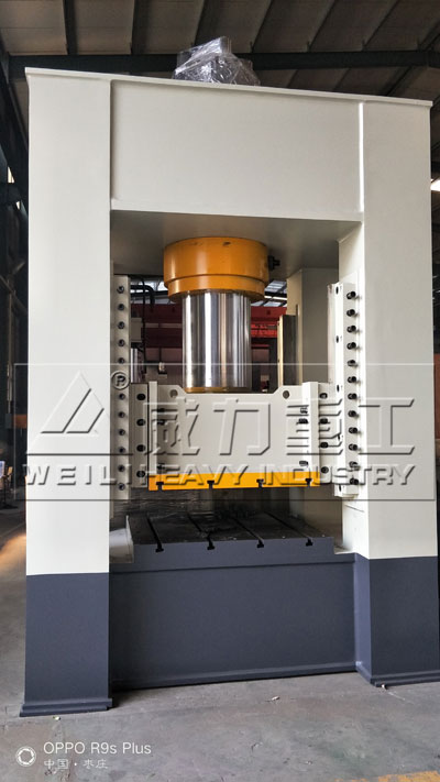 汽車側(cè)圍裝飾板復(fù)合材料成型框架式液壓機雙向泵的選擇